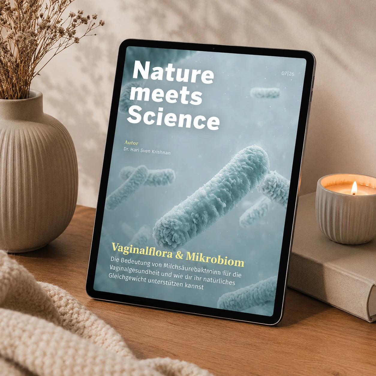 Tablet mit medizinischen Ratgeber über Vaginalflora und Mikrobiom, das E-Book erklärt die Bedeutung von Döderlein Milchsäurebakterien für die Vaginalgesundheit und ein natürliches mikrobielles Gleichgewicht