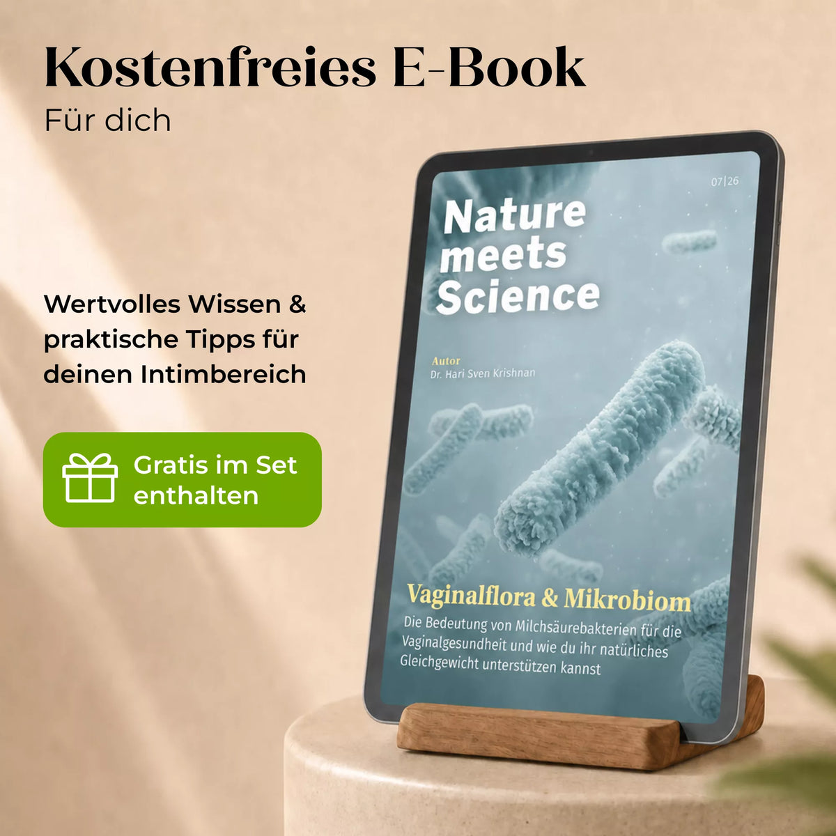 Auf einem Tablet wird ein E-Book mit dem Titel „Natur trifft Wissenschaft“ über die Vaginalflora und das Mikrobiom angezeigt. Diese kostenlose Ressource, die im Lieferumfang der „Vaginalflora Aufbau-Kur“ von Döderlein enthalten ist, bietet wertvolles Wissen und praktische Tipps für alle, die ihre Vaginalflora stärken oder Intimbeschwerden lindern möchten. Ein grünes Symbol weist darauf hin, dass das E-Book kostenlos ist.
